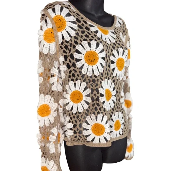 a Rebellion Jr Long Sleeve Daisy Crochet Top intricate floral pattern small - Picture 4 of 12